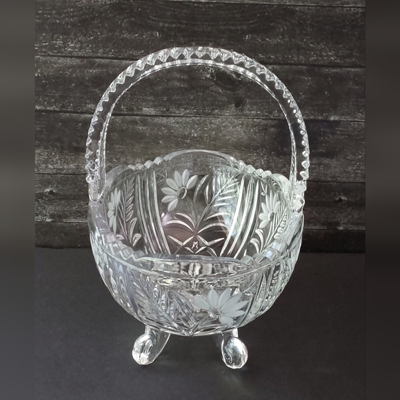 VINTAGE Crystal Basket with Handle / 7.5" L x 7" H x 5" W - Picture 4 of 8